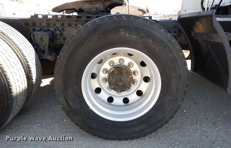 image for item DK0323 1999 Volvo VN Series  semi truck