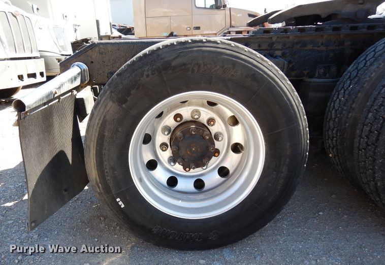 image for item DK0323 1999 Volvo VN Series  semi truck