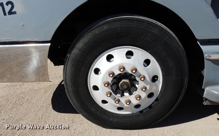 image for item DK0323 1999 Volvo VN Series  semi truck