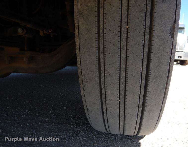 image for item DK0323 1999 Volvo VN Series  semi truck