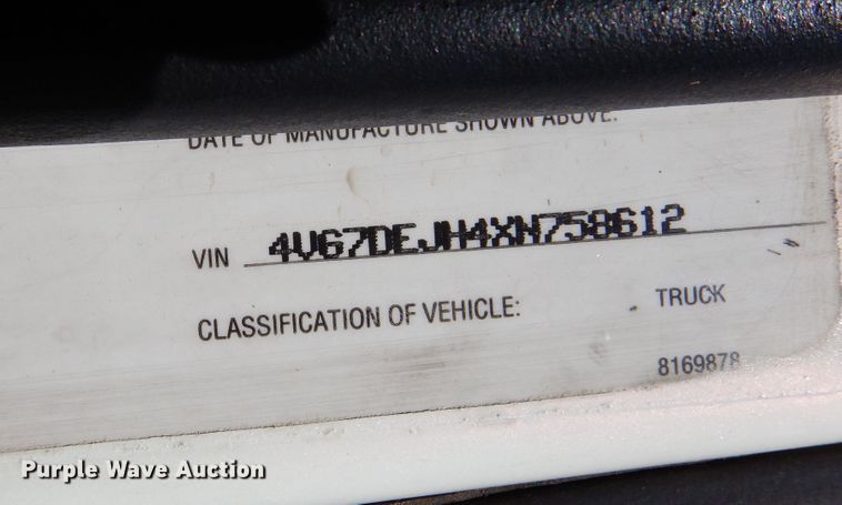 image for item DK0323 1999 Volvo VN Series  semi truck