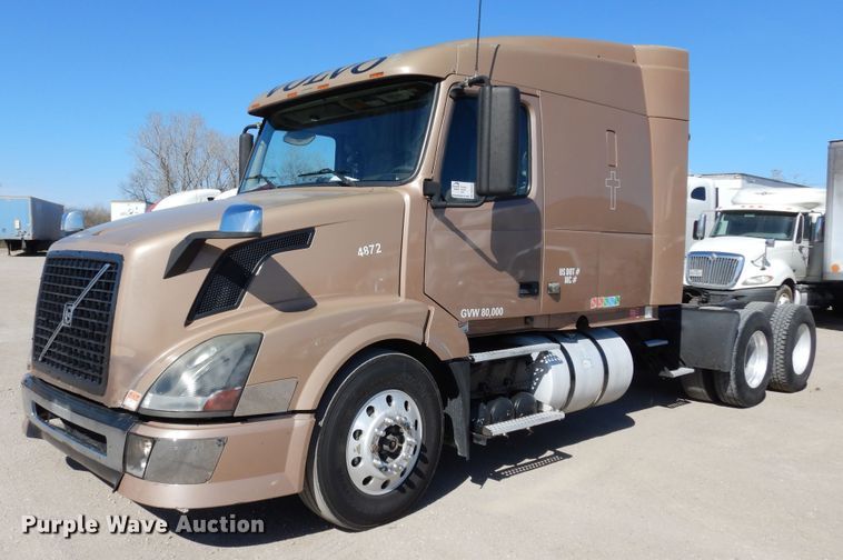 image for item DK0324 2006 Volvo VN Series  semi truck