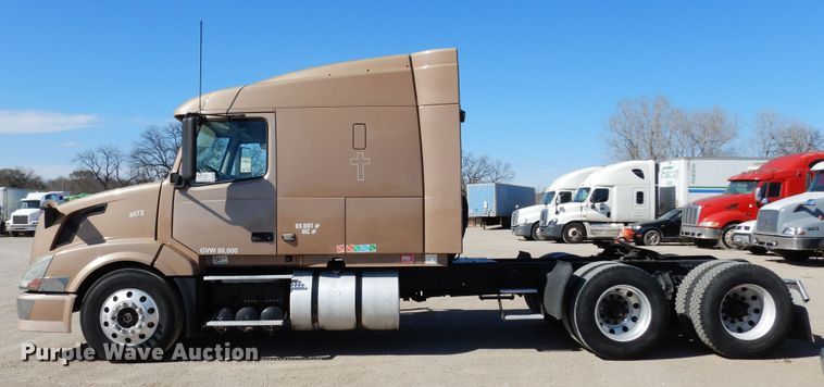 image for item DK0324 2006 Volvo VN Series  semi truck