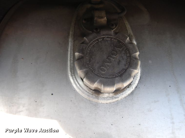 image for item DK0324 2006 Volvo VN Series  semi truck