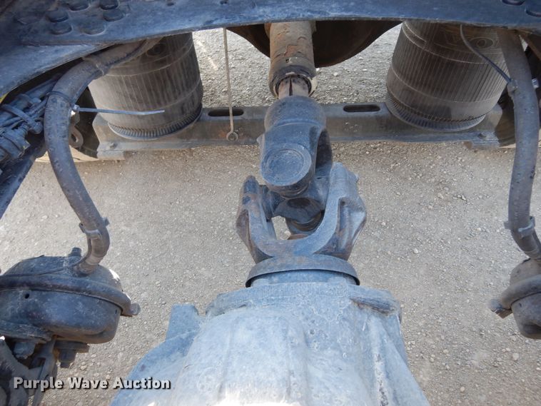 image for item DK0324 2006 Volvo VN Series  semi truck