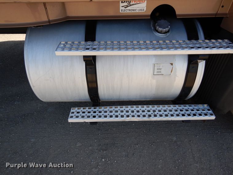 image for item DK0324 2006 Volvo VN Series  semi truck