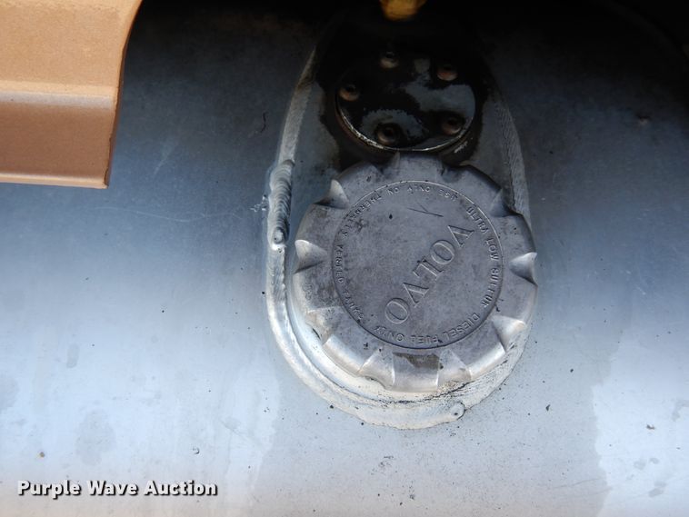 image for item DK0324 2006 Volvo VN Series  semi truck