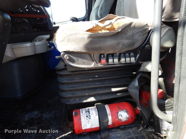 image for item DK0324 2006 Volvo VN Series  semi truck