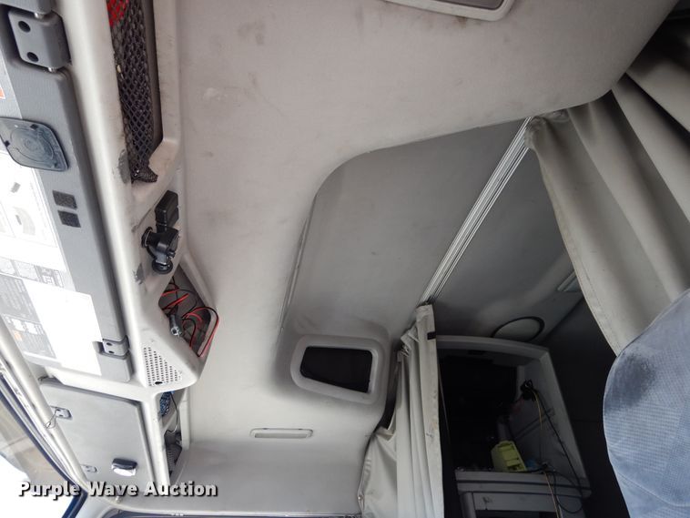 image for item DK0324 2006 Volvo VN Series  semi truck