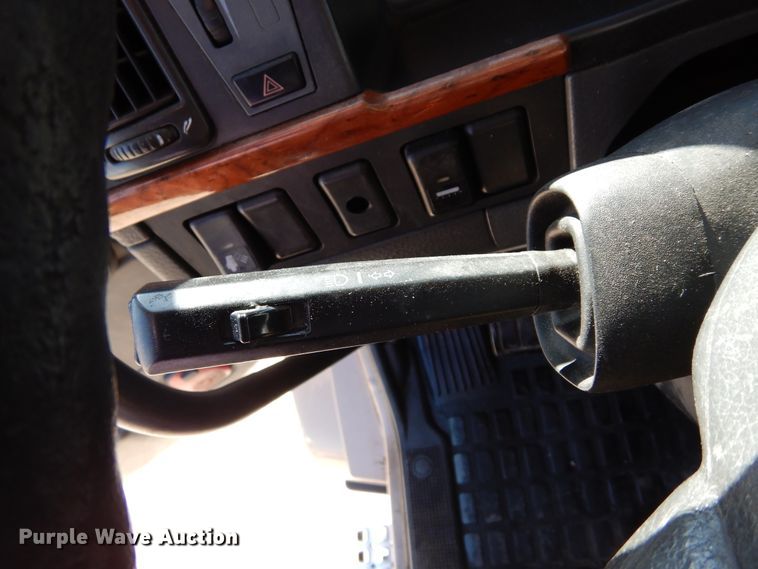 image for item DK0324 2006 Volvo VN Series  semi truck