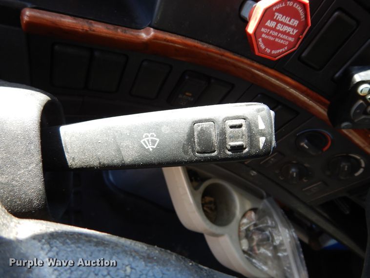 image for item DK0324 2006 Volvo VN Series  semi truck