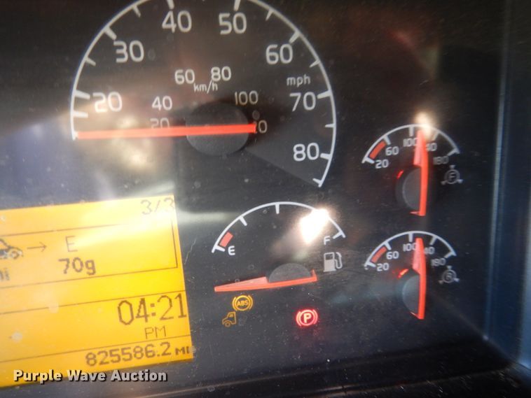 image for item DK0324 2006 Volvo VN Series  semi truck