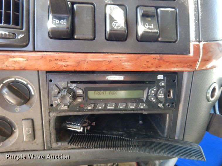 image for item DK0324 2006 Volvo VN Series  semi truck