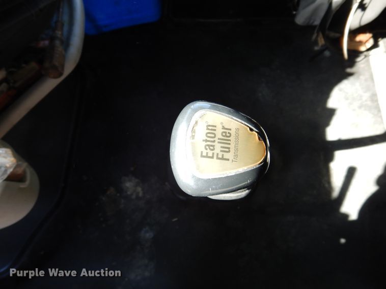 image for item DK0324 2006 Volvo VN Series  semi truck