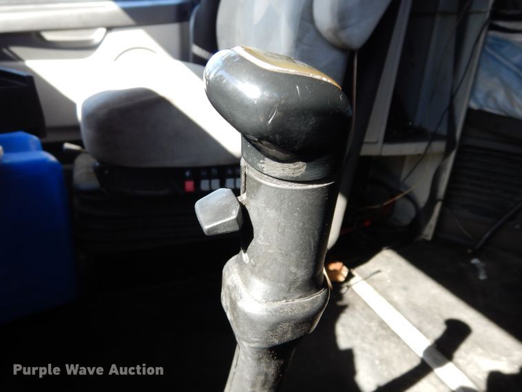 image for item DK0324 2006 Volvo VN Series  semi truck