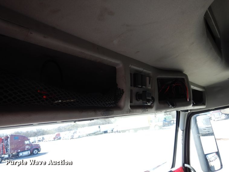 image for item DK0324 2006 Volvo VN Series  semi truck