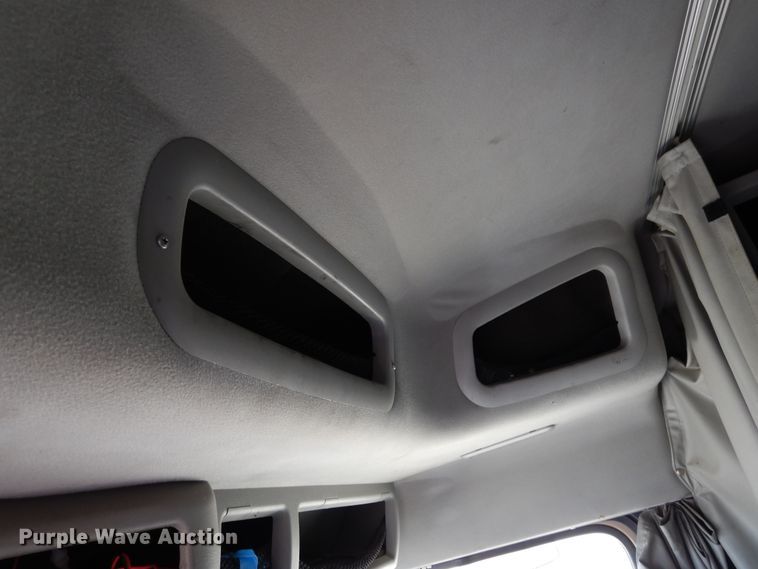 image for item DK0324 2006 Volvo VN Series  semi truck