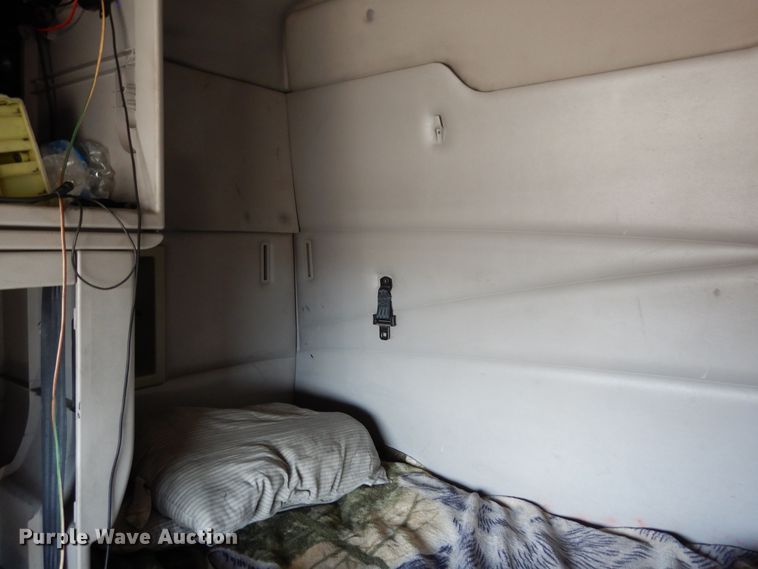 image for item DK0324 2006 Volvo VN Series  semi truck