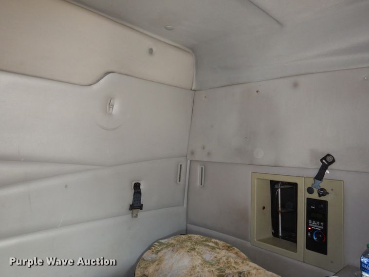 image for item DK0324 2006 Volvo VN Series  semi truck