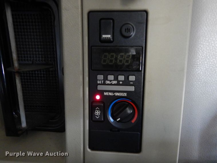 image for item DK0324 2006 Volvo VN Series  semi truck