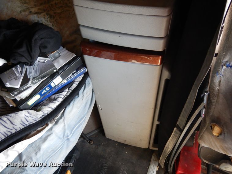 image for item DK0324 2006 Volvo VN Series  semi truck