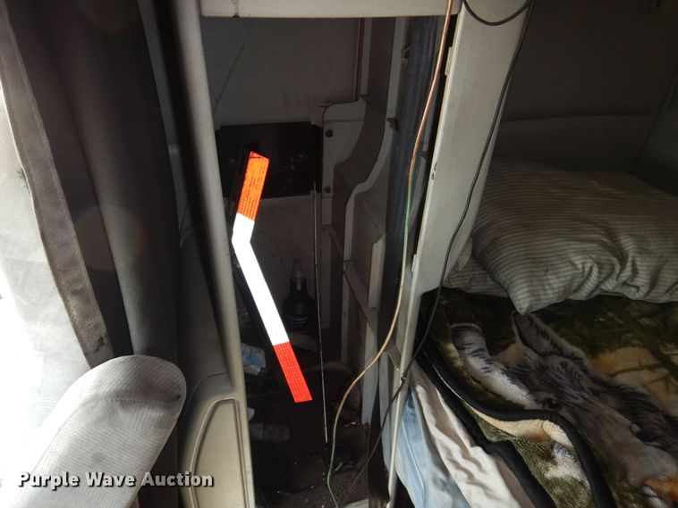 image for item DK0324 2006 Volvo VN Series  semi truck