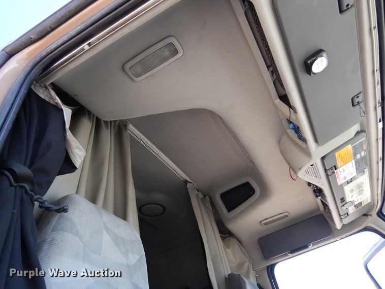 image for item DK0324 2006 Volvo VN Series  semi truck