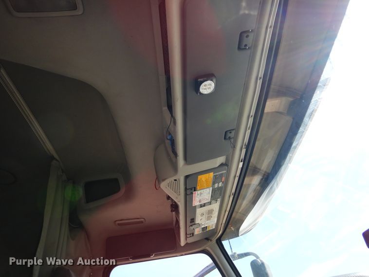 image for item DK0324 2006 Volvo VN Series  semi truck