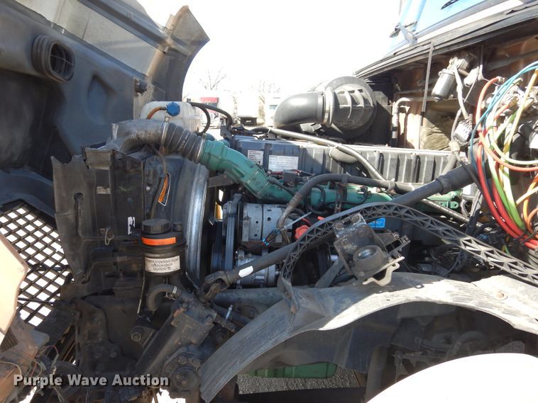 image for item DK0324 2006 Volvo VN Series  semi truck