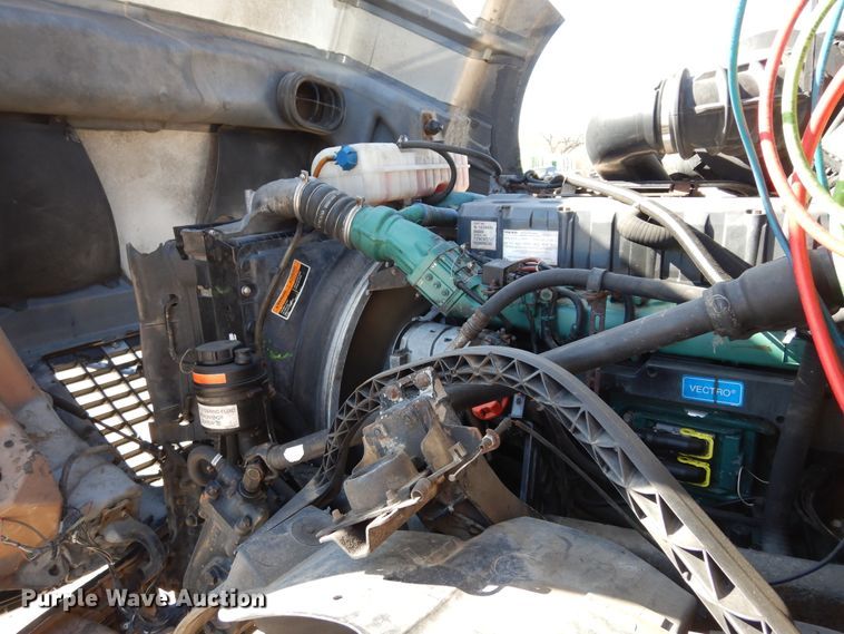 image for item DK0324 2006 Volvo VN Series  semi truck