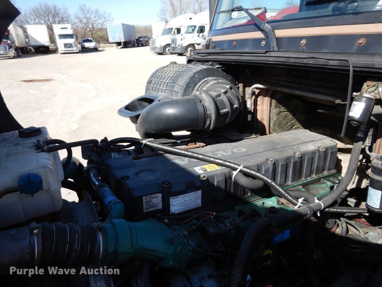 image for item DK0324 2006 Volvo VN Series  semi truck