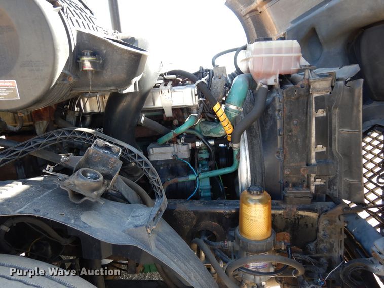 image for item DK0324 2006 Volvo VN Series  semi truck