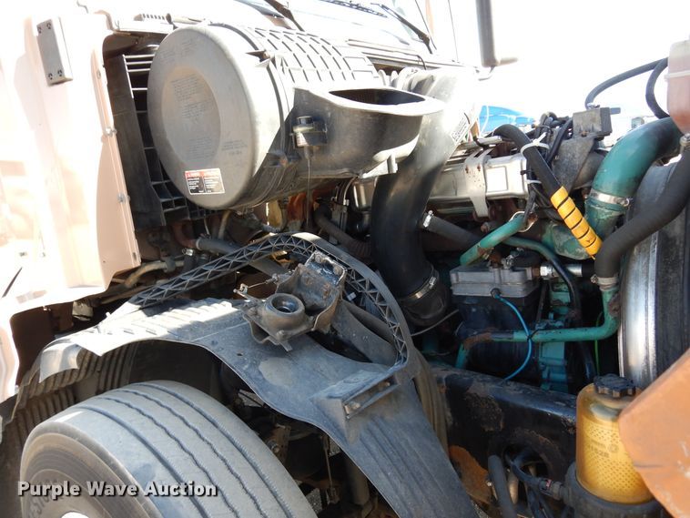 image for item DK0324 2006 Volvo VN Series  semi truck