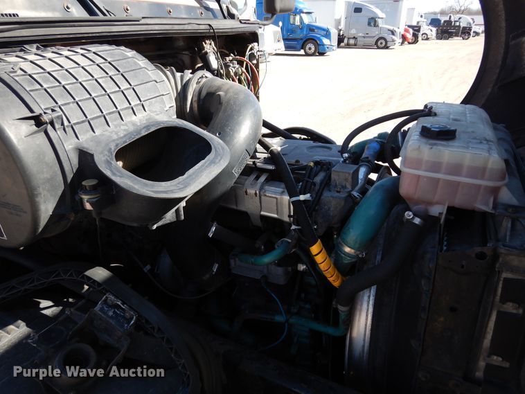 image for item DK0324 2006 Volvo VN Series  semi truck