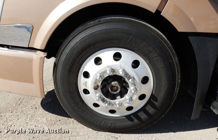 image for item DK0324 2006 Volvo VN Series  semi truck