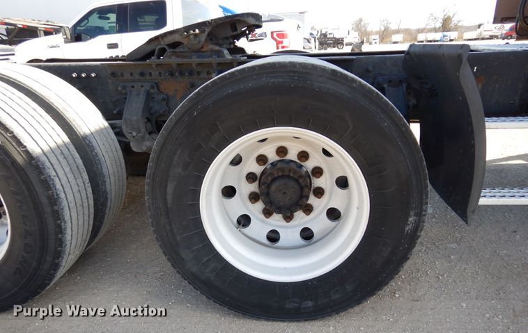 image for item DK0324 2006 Volvo VN Series  semi truck