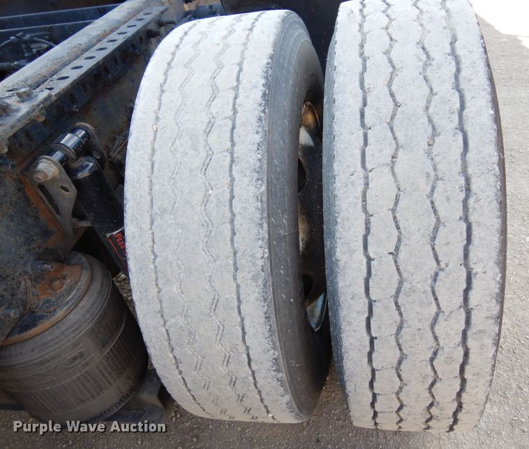 image for item DK0324 2006 Volvo VN Series  semi truck