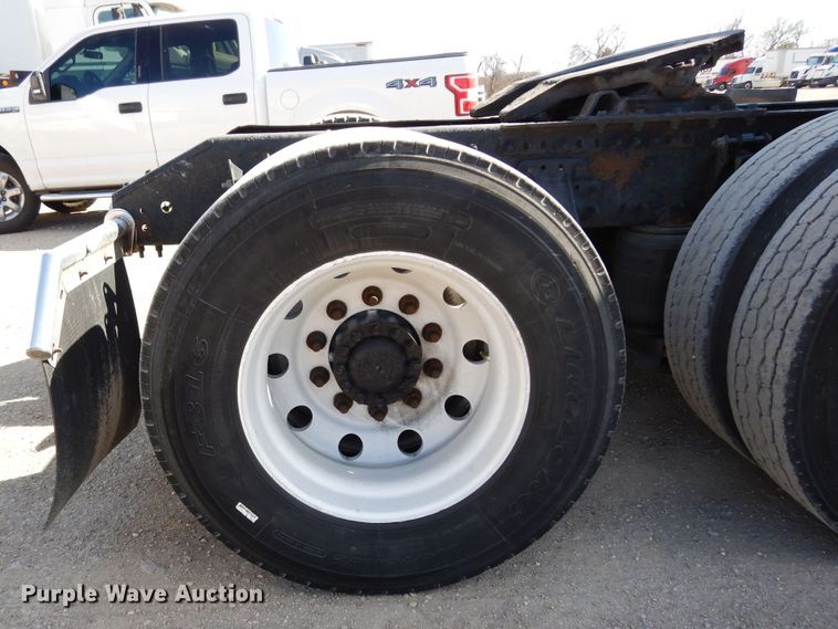 image for item DK0324 2006 Volvo VN Series  semi truck