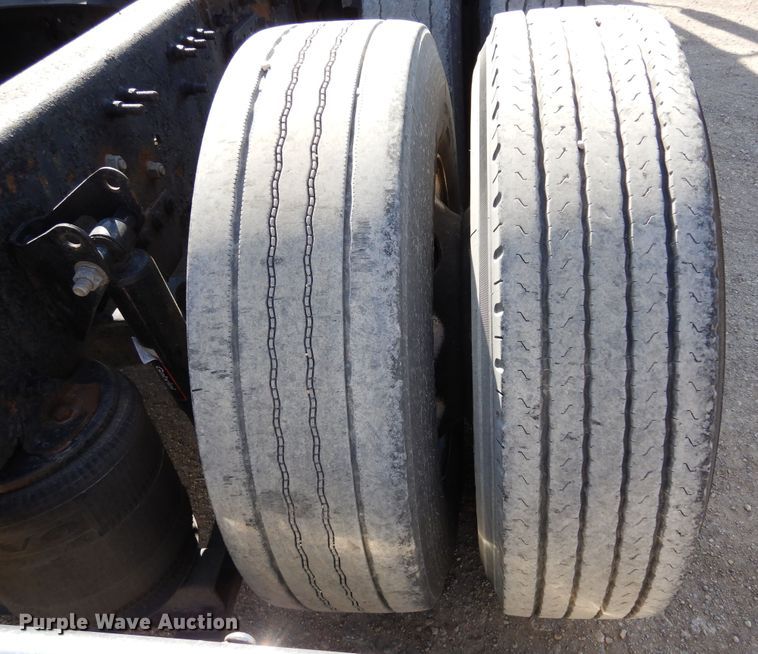 image for item DK0324 2006 Volvo VN Series  semi truck