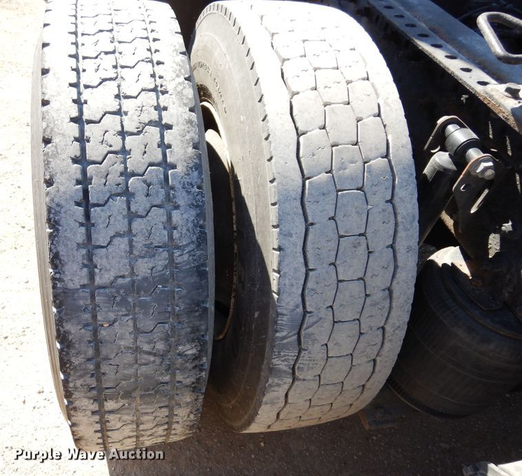 image for item DK0324 2006 Volvo VN Series  semi truck