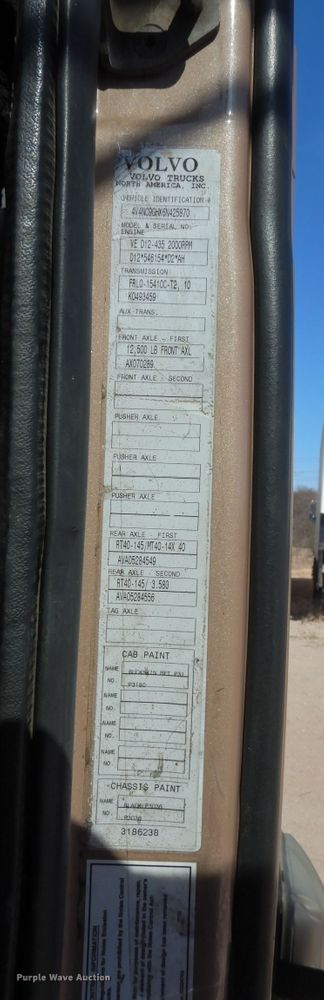 image for item DK0324 2006 Volvo VN Series  semi truck