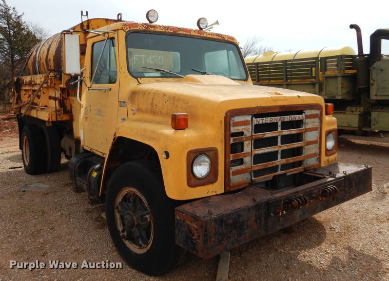 image for item DK4396 1982 International S1954  dump truck