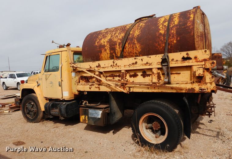 image for item DK4396 1982 International S1954  dump truck