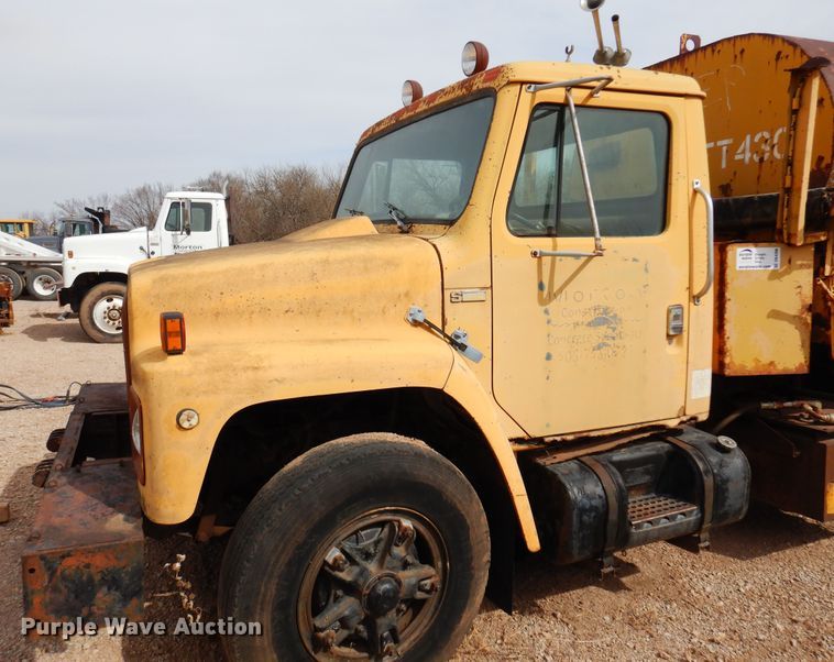 image for item DK4396 1982 International S1954  dump truck