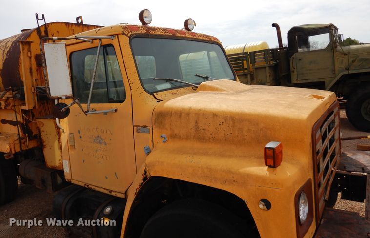 image for item DK4396 1982 International S1954  dump truck