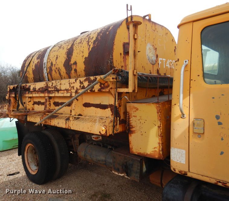 image for item DK4396 1982 International S1954  dump truck