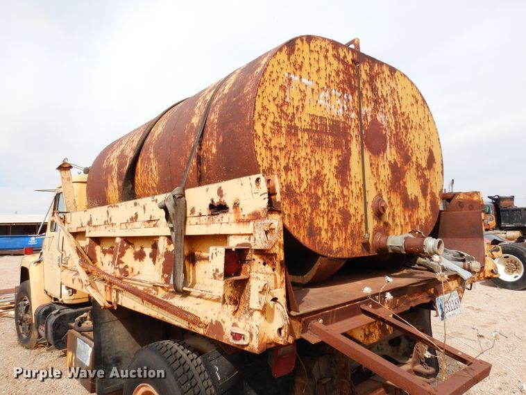 image for item DK4396 1982 International S1954  dump truck