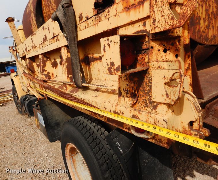 image for item DK4396 1982 International S1954  dump truck