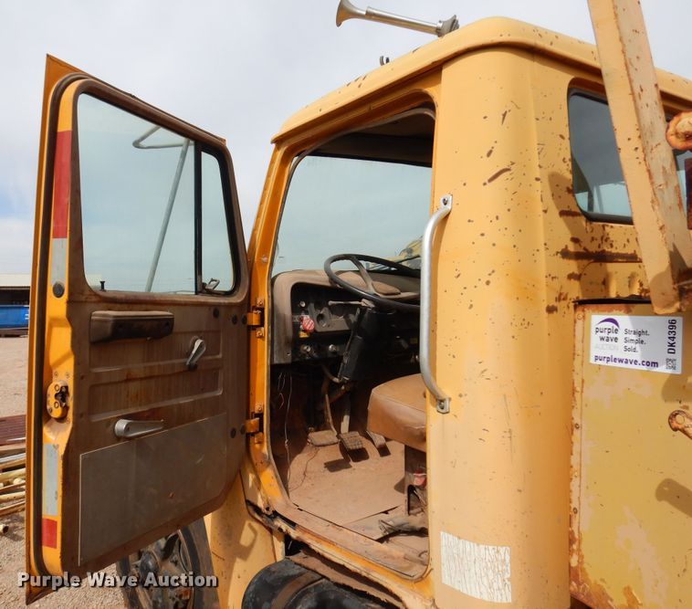 image for item DK4396 1982 International S1954  dump truck