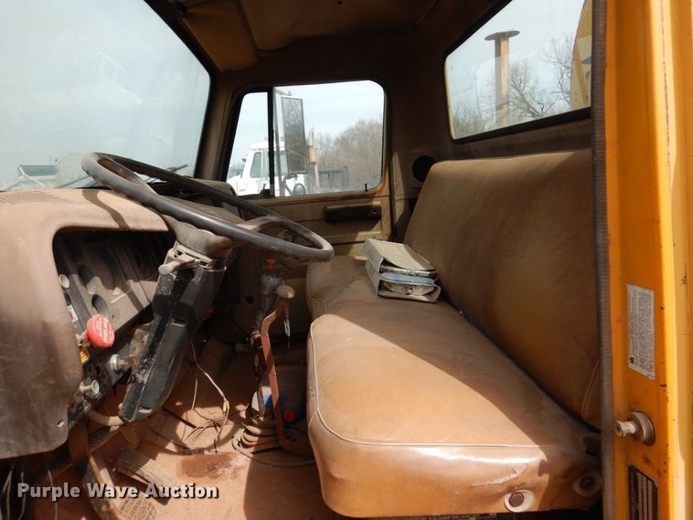 image for item DK4396 1982 International S1954  dump truck